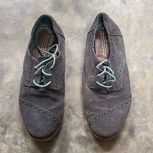 Size 8 Tom's Oxford type shoes